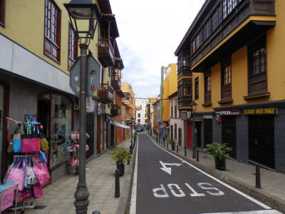 auto-puerto-de-la-cruz-tenerife-0749y-ulice-stop